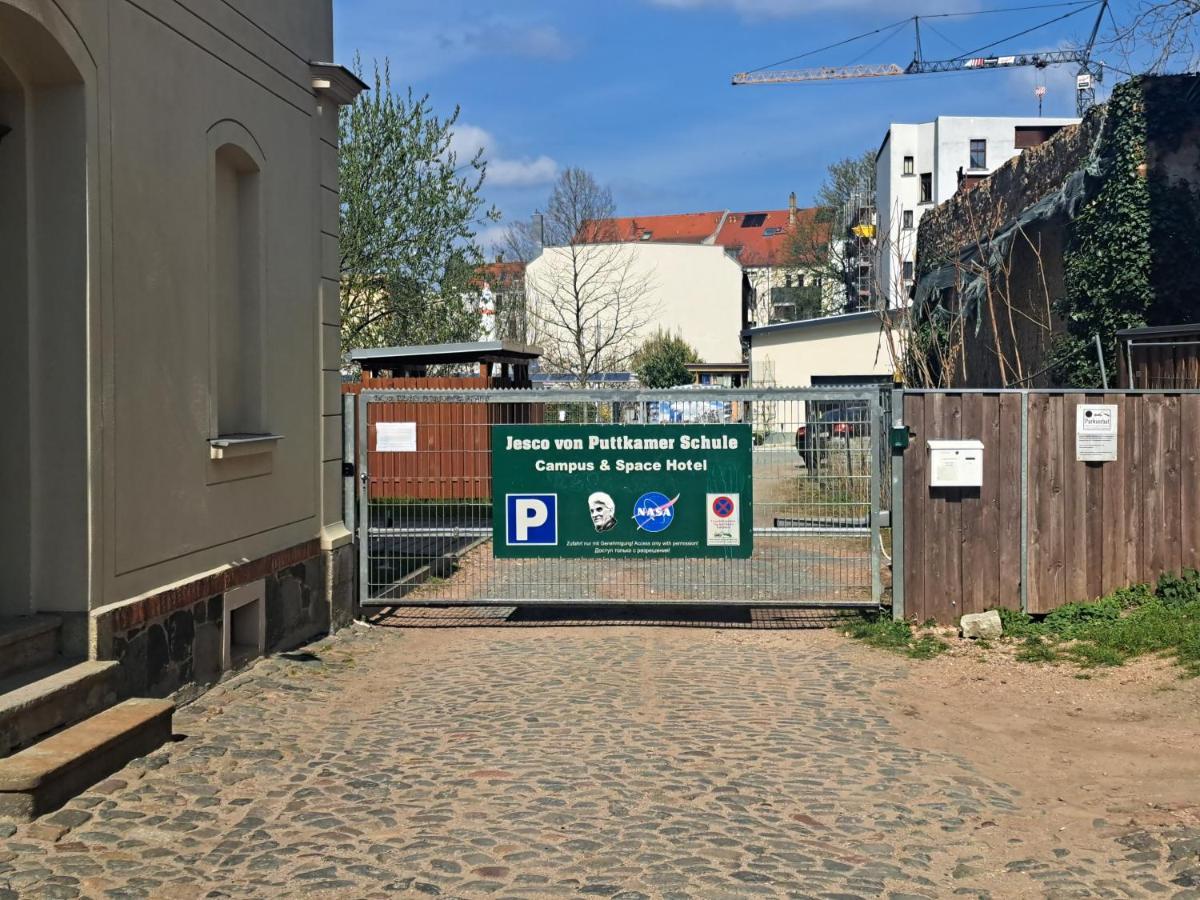 Space Hotel Im Campus Der Jvp Schule Lipsko Exteriér fotografie
